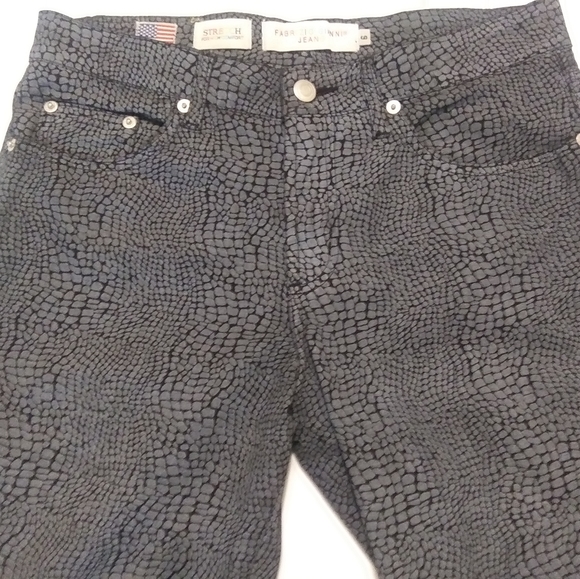 Fabrizio Gianni Jeans SZ 6 Dark Gray and Black Alligator Crocodile Print - Picture 3 of 5